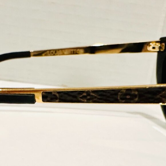 Unique Louis Vuitton Sunglasses with Monogram Trim - EXCELLENT CONDITION - Picture 9 of 12